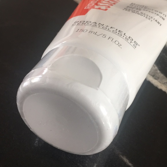 Body sunscreen - Picture 2 of 3